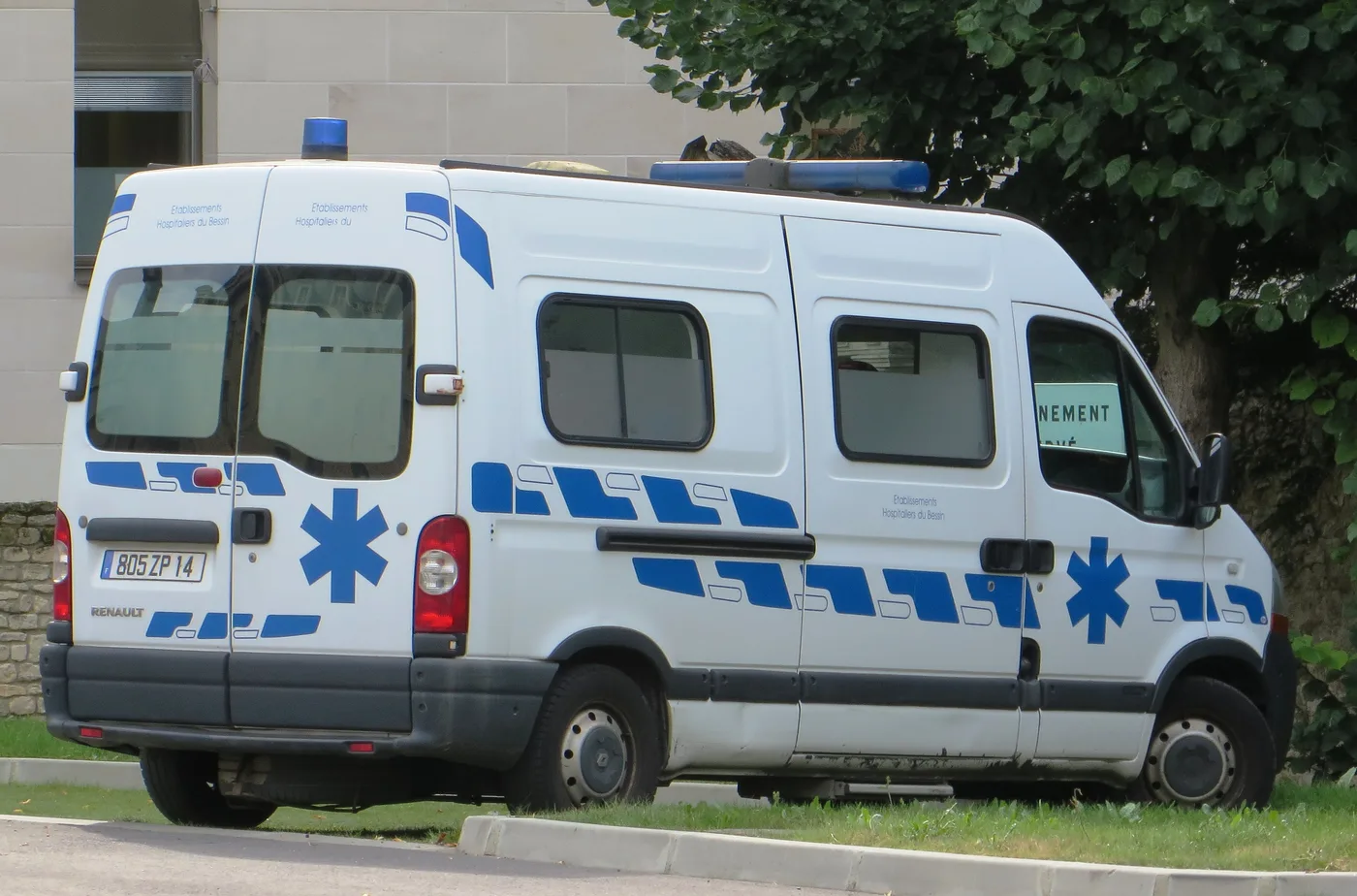 Ambulancier sans permis : est-ce possible ? (et les alternatives)