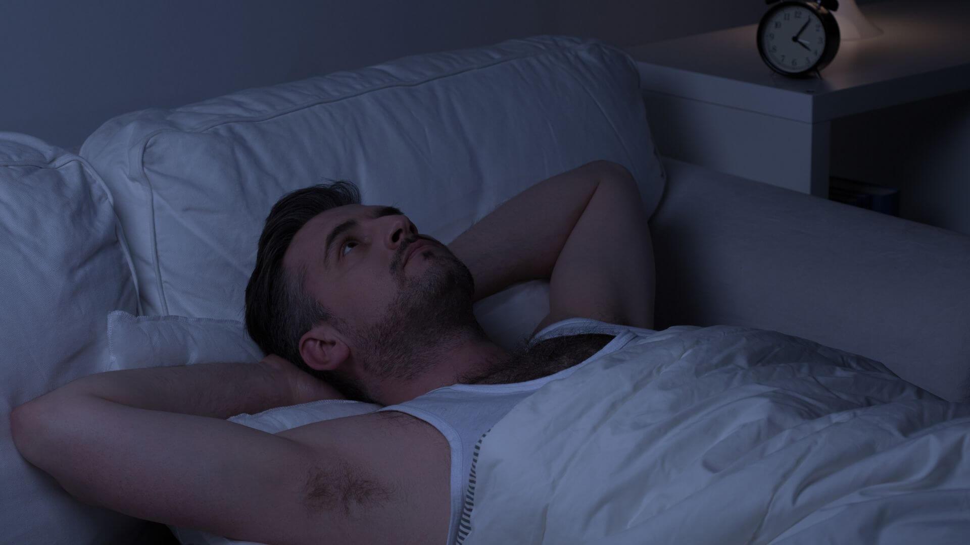 Fatigue au réveil : comprendre pourquoi une nuit complète ne suffit pas à vous recharger