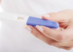 Grossesse : Pourquoi l&rsquo;odeur de l&rsquo;urine devient-elle plus intense ?